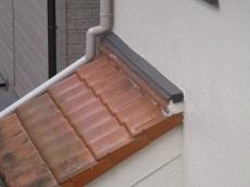 20180824_東京都昭島市 瓦葺き替え・下屋根壁際カット・塗装05.JPG