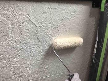 外壁中塗り白3.jpg