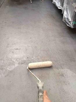 日高市　屋根・外壁塗装　ベランダ下・中塗り (2).jpg