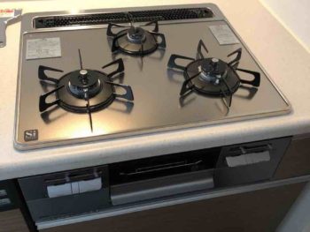 所沢市で古くなって汚れたビルトインコンロの交換工事を行いました！