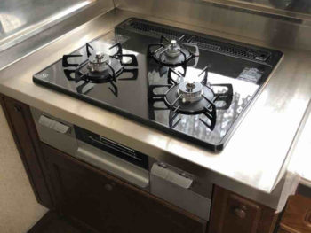 狭山市でセット割引を利用しお得にコンロとレンジフードの交換工事！