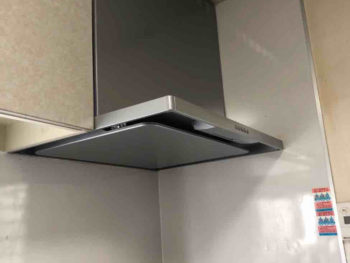 ファンの壊れたレンジフードの交換工事　狭山市