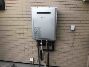 ガスと電気のWで省エネできる高効率エコジョーズ給湯器の施工　所沢市