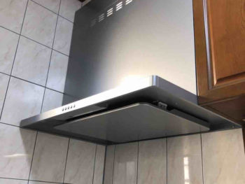 お手入れしやすいオシャレなレンジフードに交換工事！　狭山市
