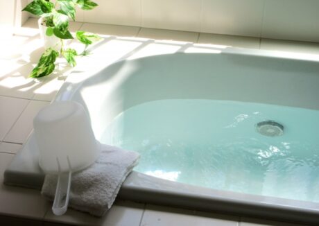 入間市｜梅雨を迎えるその前に！お風呂のカビ対策～湿気を防ぐコツと掃除法について