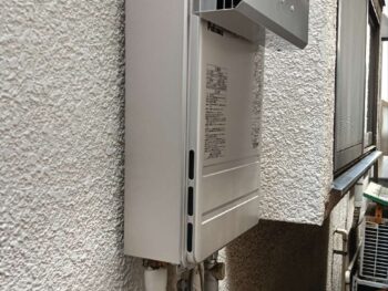 所沢市｜【水漏れ発生！】貸家のガス給湯器を新しく取り替えました