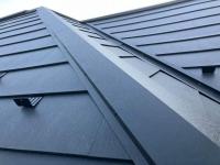 入間市の住宅で、色褪せとコケが目立つ屋根をカバー工法によってリフォーム。外壁・付帯部・ベランダの塗装工事も一緒におこないました！